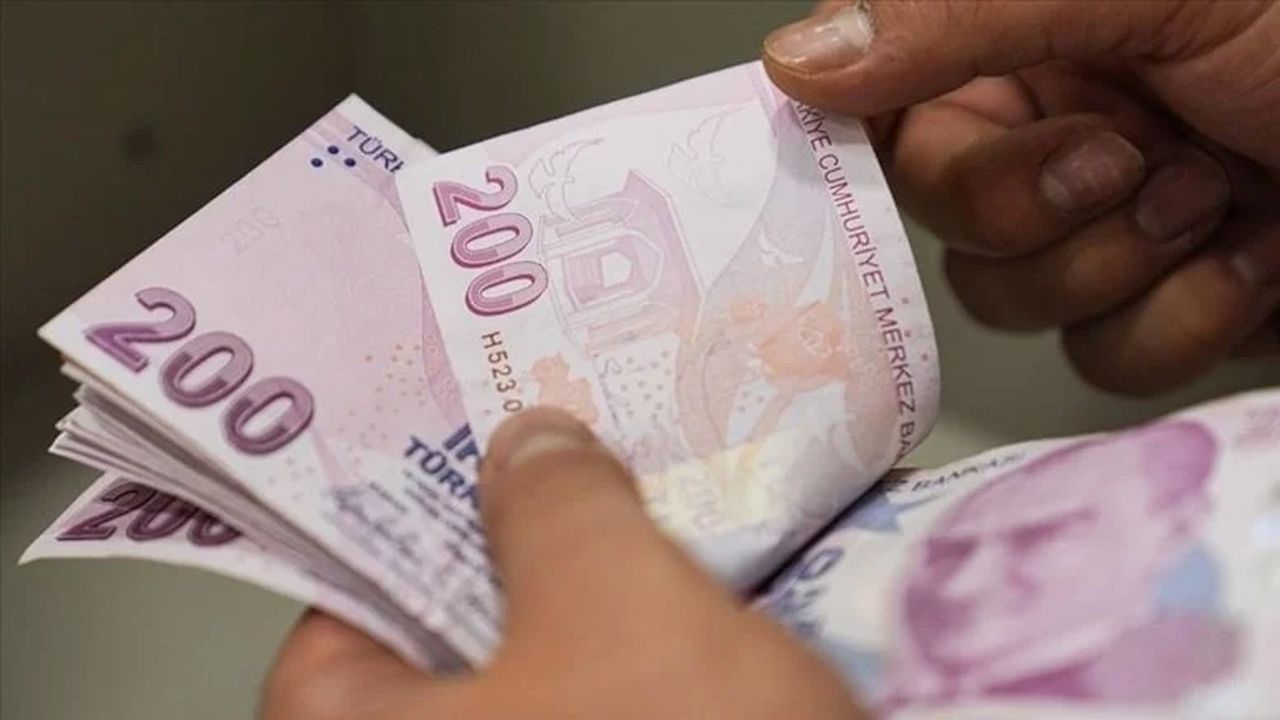 Emekli Maaşını ATM’den Çekenler Dikkat: Günlük Limit Artırıldı, İşlem Ücreti Kalktı